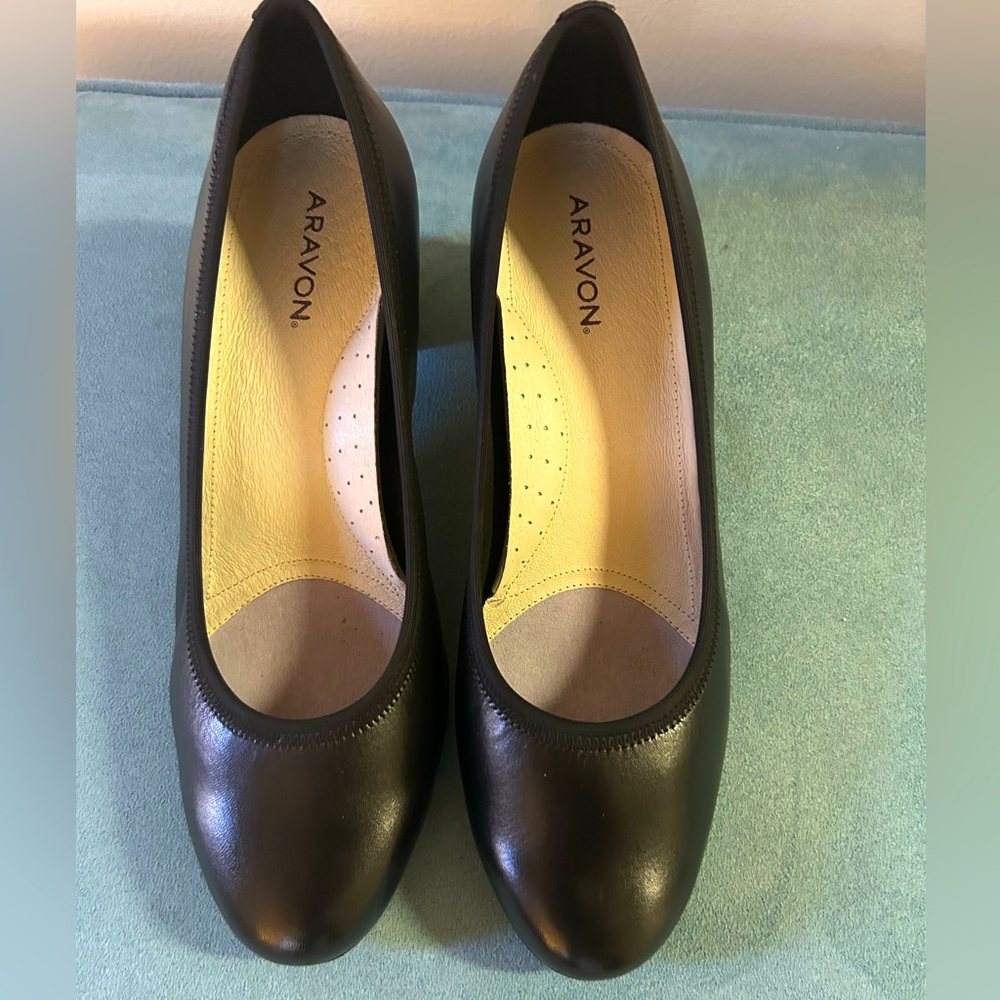 Brand new Aravon 8.5D comfort shoes.